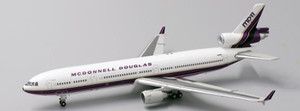 JC Wings House Color McDonnell Douglas MD-11 Reg: N211MD With Antenna LH4076 1:400