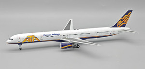 InFlight200 American Trans Air - ATA (Pleasant Holidays) Boeing 757-33N N555TZ with stand IF753AT0725 Scale 1:200