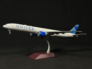 United Airlines B777-300ER  N2352U G2UAL1247 1:200 (DAMAGED ANTENNAS)