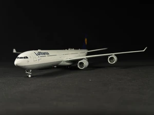 Lufthansa A340-600 D-AIHK EW2346007 1:200 (MISSING ANTENNA)