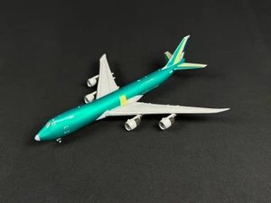 Atlas Air 747-8F N863GT (the last 747 ever built; bare metal colors ULTIMATE COLLECTION) 78012 1:400 (REPAIRED LANDING GEAR)
