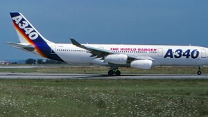 Phoenix Models Airbus House Color A340-200 F-WWBA 12000 Scale 1:400