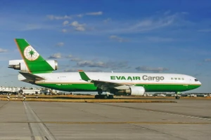 Phoenix Model EVA Air Cargo McDonnell Douglas MD-11F B-16106 12043 Scale 1:400