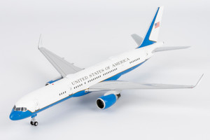 NG Model U.S. Air Force C-32A (757-200) 19-0018 equipped with PW2040 engines 42042 Scale 1:200