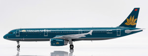 JC Wings Vietnam Airlines Airbus A321 "OC" Reg: VN-A390 LH2421 Scale 1:200 JC Wings Vietnam Airlines Airbus A321 "OC" Reg: VN-A390 LH2421 Scale 1:200
