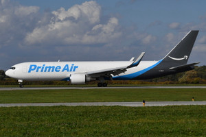 Phoenix Model Amazon Prime Air B767-300ER C-GAZI 04674 Scale 1:400