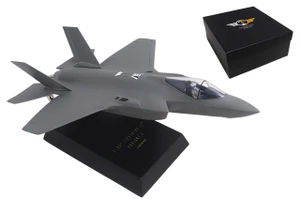 F-35A Lightning II Stealth Fighter Model – EXB40748 1:48 Scale