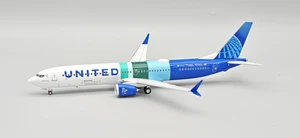 InFlight200 United Airlines Boeing 737 MAX 10 Reg: N27602 144 MODELS IF73XUA1225 1:200 with stand