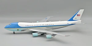 InFlight200 U.S. Air Force Boeing VC-25A Reg: 29000 and detachable gear, Includes, Special, Retirement, Collectors’, Coin IFVC25A1226P 1:200 with stand