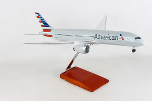 Skymarks Supreme SKYMARKS AMERICAN 787-9 1/100 W/WOOD STAND & GEAR