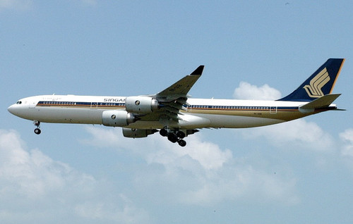 Phoenix Singapore Airlines A340-500 9V-SGB Leadership PH4SIA2327 1:400