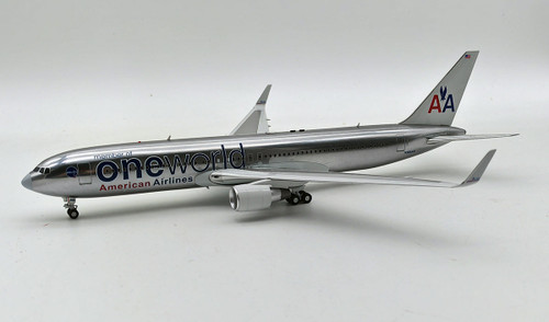 AMERICAN 767-300 ONE WORLD N395AN with stand 1:200