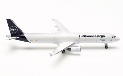 HERPA LUFTHANSA CARGO MD11F 1/500 NEW LIVERY - Airline Museum