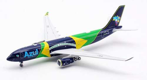 Inflight Azul - Linhas Aereas Brasileiras Airbus A330-243 PR-AIV with stand IF332AD0523 1:200