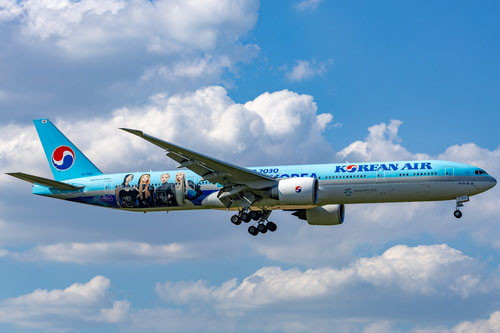Phoenix Models Korean Air B777-300ER HL7204 "World EXPO / Blackpink" PH4KAL2445 1:400