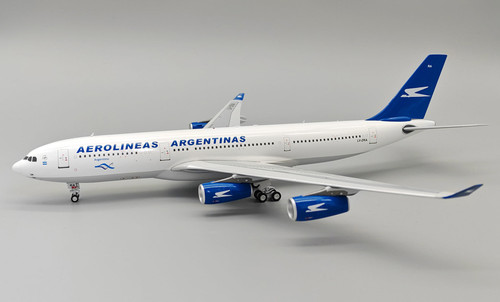 InFlight200 Aerolineas Argentinas Airbus A340-211 LV-ZRA with stand IF342LV0224 1:200