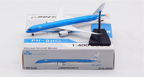 Aviation400 KLM Royal Dutch Airlines Boeing 787-9 Dreamliner PH-BHO detachable gear AV4202 1:400