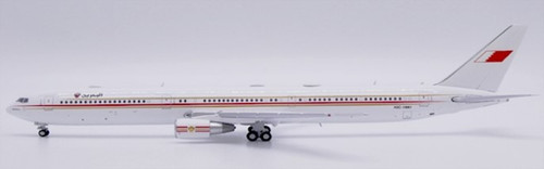 JC Wings Bahrain Royal Flight Boeing 767-400ER Reg: A9C-HMH With Antenna LH4365 1:400