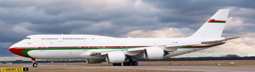 Phoenix Models Oman Royal Flight Boeing B747-8HO Reg: A4O-HMS PH411933 1:400