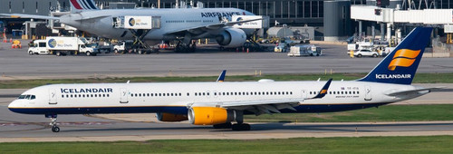 JC Wings Icelandair Boeing 757-300 Reg: TF-FIX With Antenna XX40459 1:400
