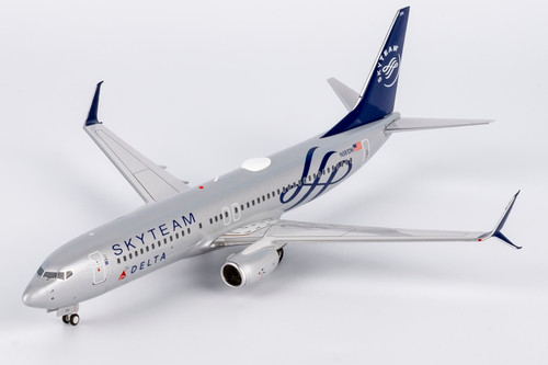 Delta Air Lines 737-800/w Skyteam c/s; Delta's first B737-800 aircraft to receive split scimitar winglets N381DN with stand 08013 1:200