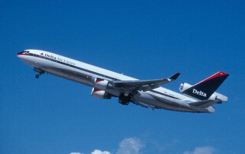 Phoenix Model Delta Air Lines McDonnell Douglas MD-11 (Polish body) Reg: N802DE PH404630 1:400