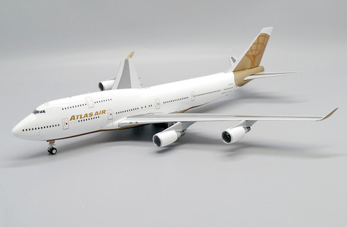 Atlas Air Boeing 747-400 "Gold" Reg: N322SG With Stand XX2747 1:200