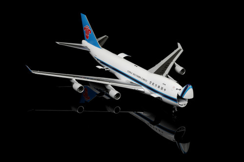 SQ Wings China Southern Airlines Boeing 747-400F B-2461 "Interactive Series" L2077C Scale 1:200
