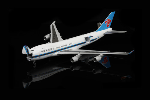 SQ Wings China Southern Airlines Boeing 747-400F B-2473 "Interactive Series" L2076C Scale 1:200