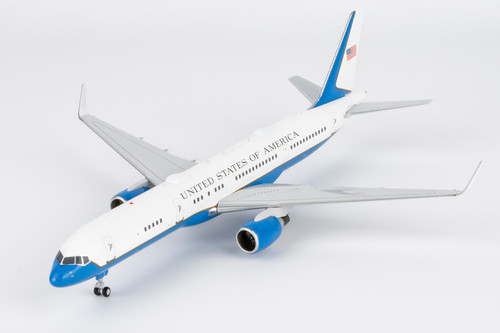 NG Model U.S. Air Force C-32A (757-200) 98-0001 equipped with PW2040 engines 42041 Scale 1:200