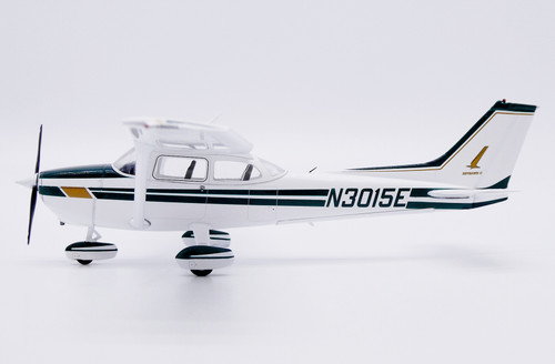 JC Wings Private Cessna 172 "Skyhawk II" Reg: N3015E With Stand XX172001 Scale 1:72