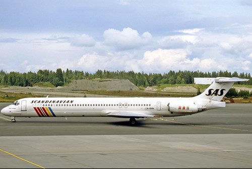 Phoenix Model SAS MD-82 LN-RMN 12056 Scale 1:400