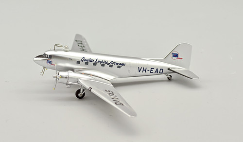 InFlight200 QANTAS EMPIRE AIRWAYS DC-3 VH-EAO IFDC3QF0226 Scale 1:200