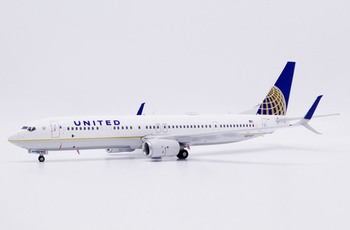 JC Wings United Airlines Boeing 737-900ER Reg: N37437 With Stand XX20619 Scale 1:200