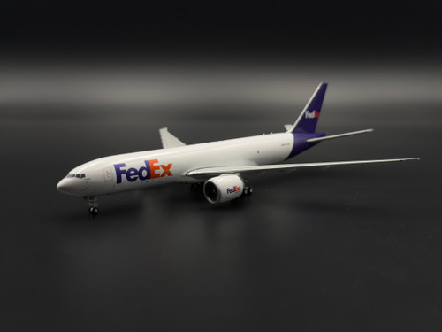 FedEx B777-200LRF Revised Livery N895FD GJFDX2304 1:400 (REPAIRED LEFT WING+)