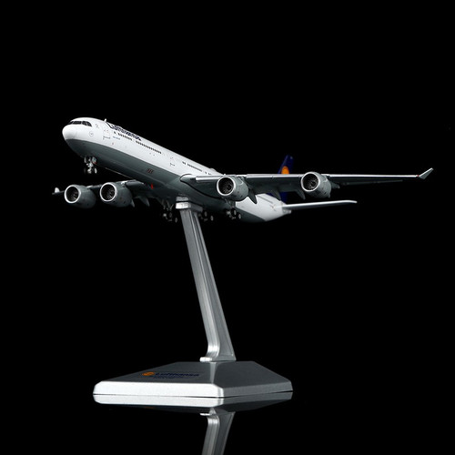 Lufthansa A340-600 Reg: D-AIHX "Flaps Down" YY34625F Scale 1:400