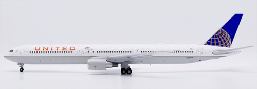 JC Wings United Airlines Boeing 767-400ER "Denver Broncos" Reg: N76064 (Flaps Down) LH2506A 1:200 With Stand