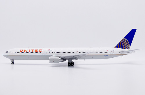 JC Wings United Airlines Boeing 767-400ER "Denver Broncos" Reg: N76064 (Flaps Down) LH2506A 1:200