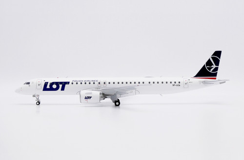 LOT Polish Airlines Embraer E195-E2 Reg: SP-LEA XX20872 1:200