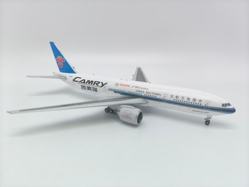 China Southern Boeing 777-200 TOYOTA CAMRY B-2051 A244084 Scale 1:400