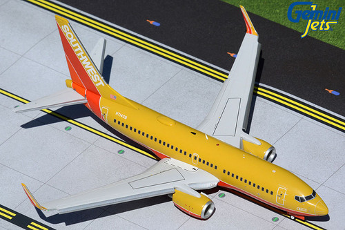 Gemini200 Southwest Airlines B737-700(W) "Southwest Classic," flaps down N714CB G2SWA961F 1:200