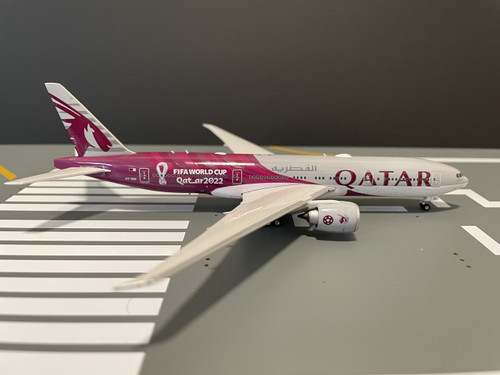 Phoenix Model Qatar Airways B777-200LR A7-BBI "World Cup Livery" PH4QTR2229 1:400
