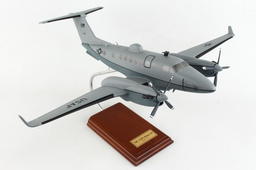EXEC SER MC-12W USAF 1/32 PROJECT LIBERTY (KHMC12TR)