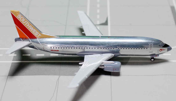 Southwest Airlines 737-300 N629SW Silver One (1:400)