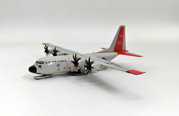 Inflight200 USA - Air Force Lockheed Martin LC-130H Hercules (L-382) 92-1094 with stand IF130USAF094 1:200