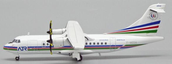JC Wings House Color ATR 42-300 F-WEGA LH2ATR233 1:200