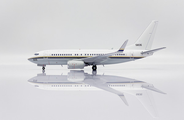 JC Wings US Navy Boeing C-40A Clipper 165835 XX20278 Scale 1:200