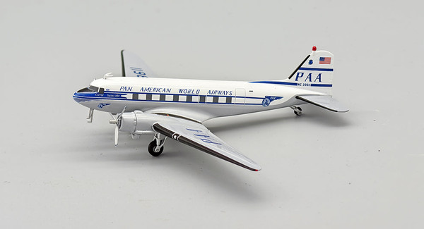Inflight200 PAN AM NC 33611 with stand IFDC3PA0124 1:200