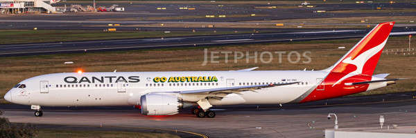 JC Wings Qantas Boeing 787-9 Dreamliner "Go Australia" Reg: VH-ZNH With Stand XX20568 1:200