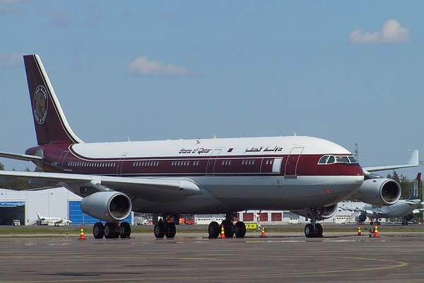 Phoenix Model Qatar Amiri Flight A340-200 A7-HHK 11954 1:400